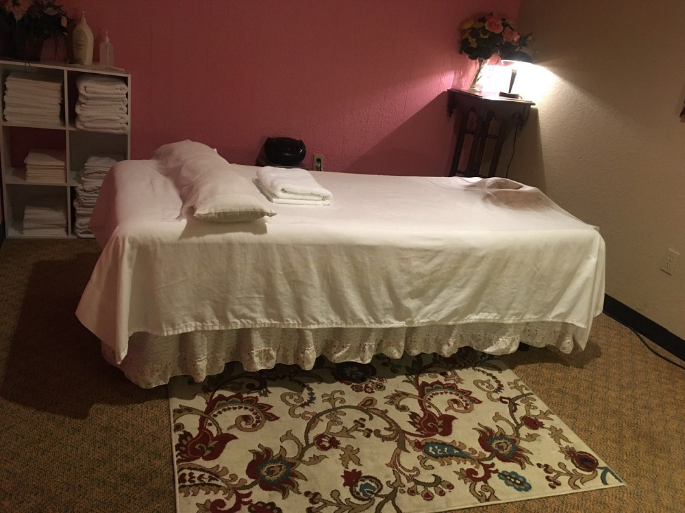 clean private rooms caring asian staff at Cherrry Massage and Day Spa